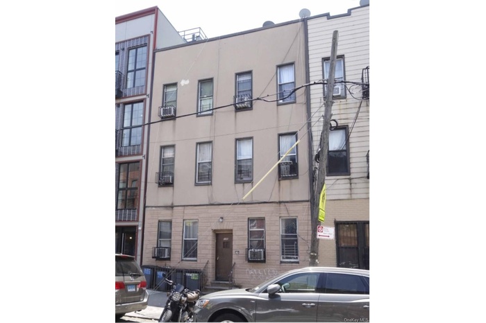 View of apartment building / complex