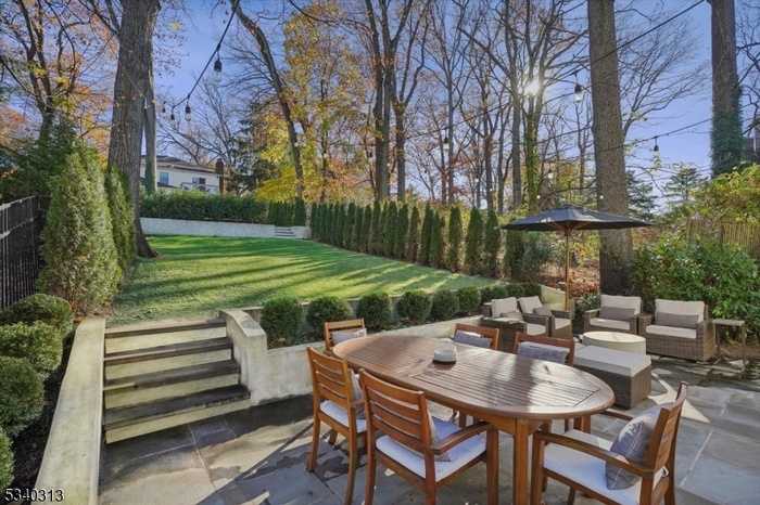 Lush & tranquil backyard