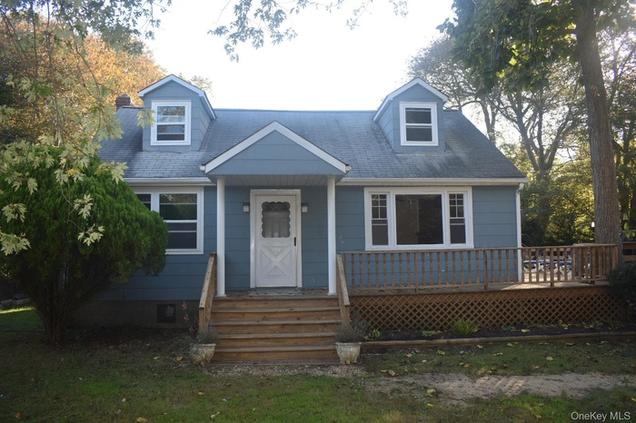 Cape cod house with roof with shingles