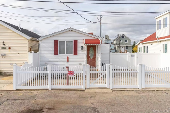 View of front of home featuring a gate and a fenced front yard