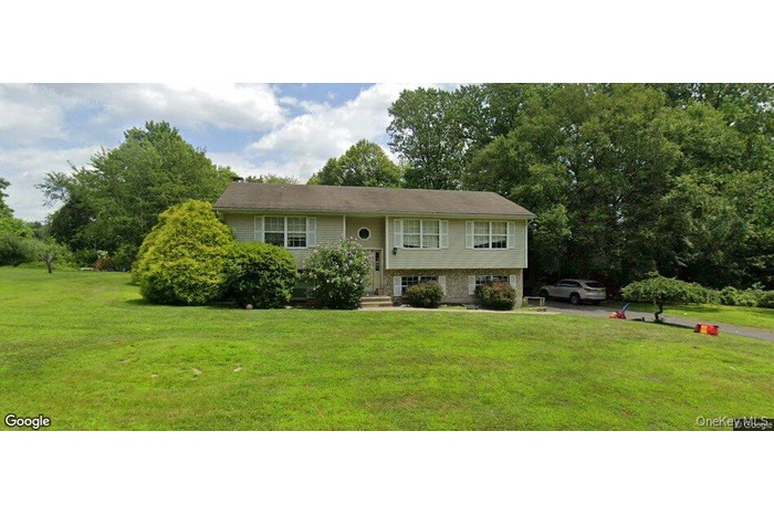 Raised ranch with a front yard
