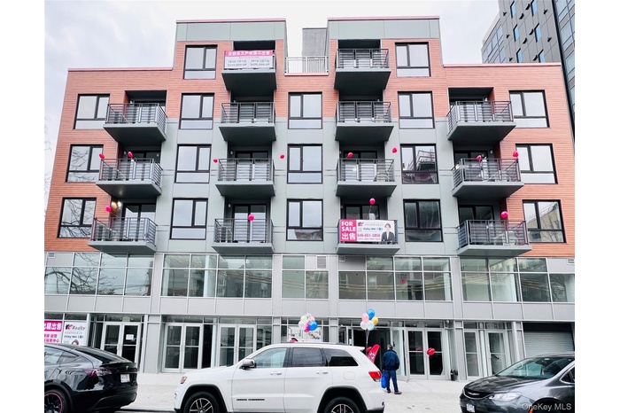 View of apartment building / complex