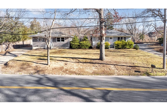 View of front of property with driveway