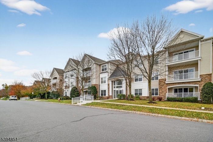 3 story buildings/2 elevators