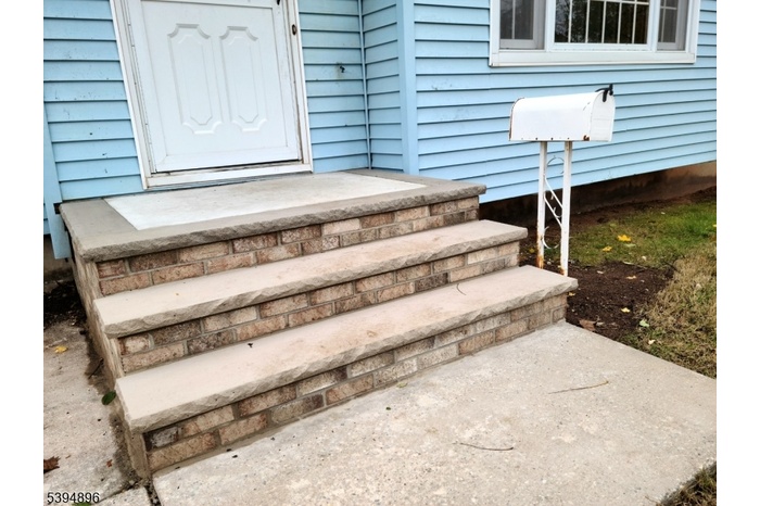 BRAND NEW FRONT PORCH!