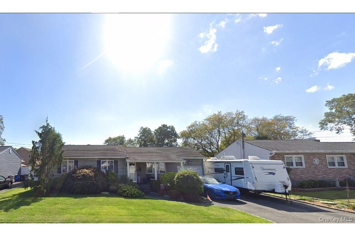 View of front of home featuring a front yard