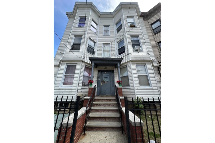 View of front facade with a fenced front yard