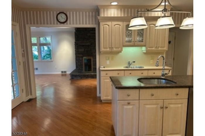 Kitchen to family rm