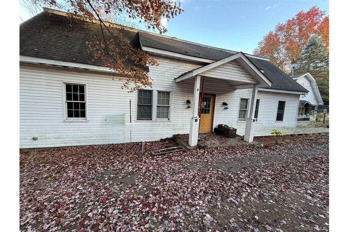 View of front of property with roof with shingles