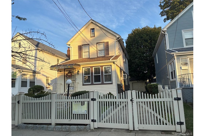 View of front of house with a gate and a fenced front yard