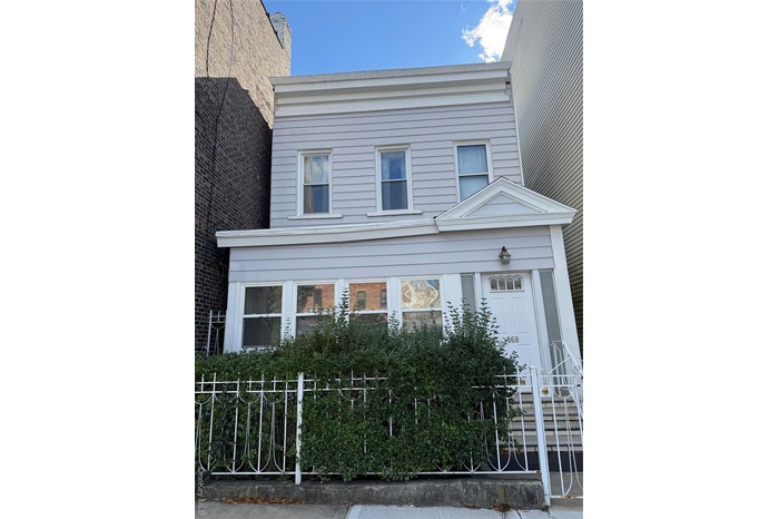 View of front of property featuring a fenced front yard