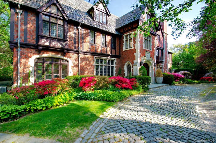 One of a kind Manhasset Estate