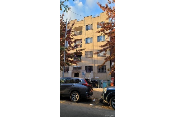 View of apartment building / complex