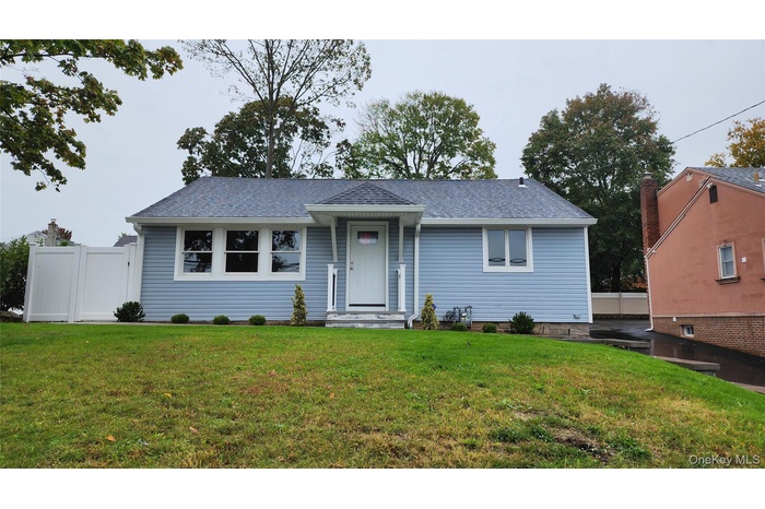 View of front facade featuring a shingled roof
