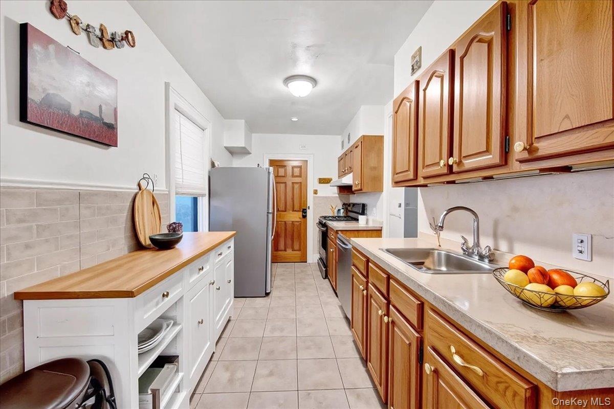 Digitally staged Kitchen