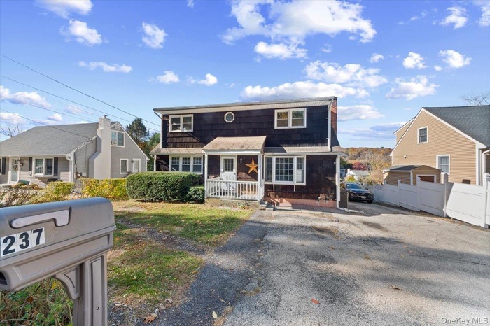 Welcome to 237 Sprout Brook Road!Large driveway w/plenty of parking!