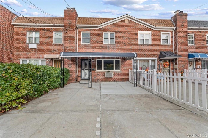 Traditional-style home