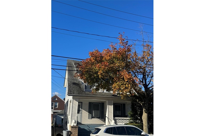View of front facade featuring a shingled roof