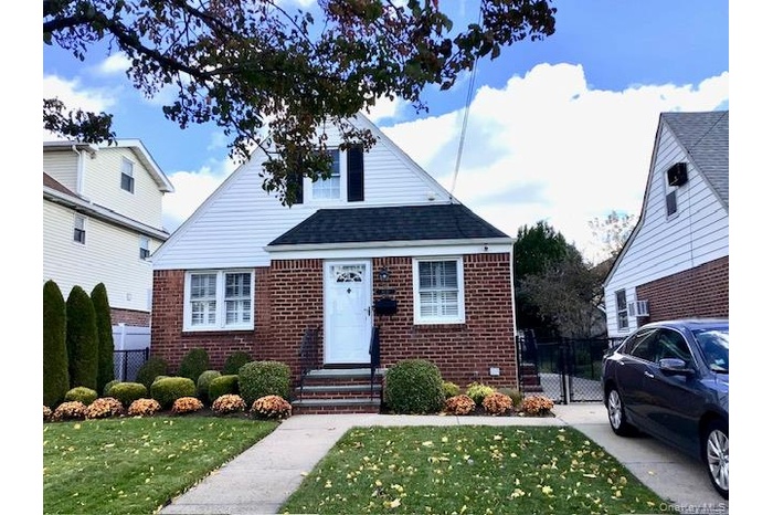 Front View 4 Bedroom Cape