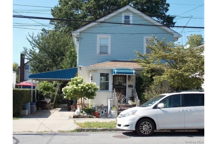 View of front of house featuring a carport