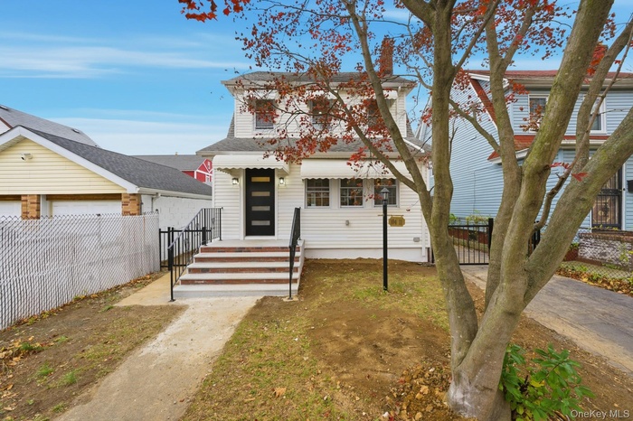 View of front facade with a shingled roof