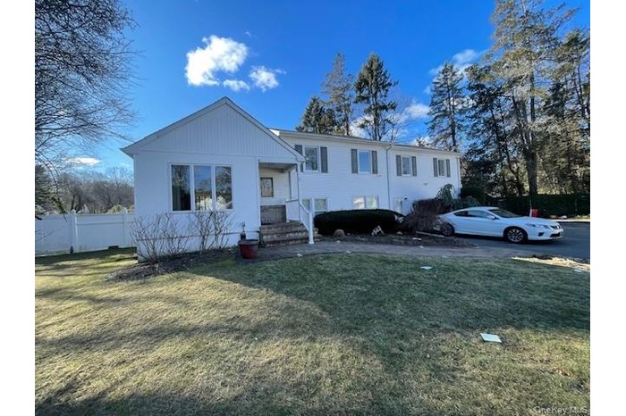 View of front of house featuring a front yard