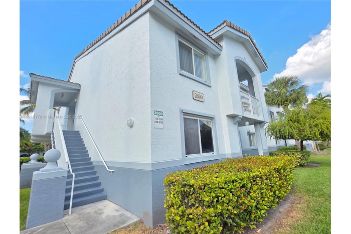 CORNER UNIT WITH VAULTED CEILINGS