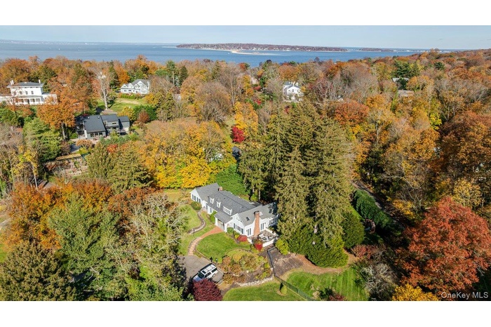 5 Kanes; Huntington Bay as the backdrop