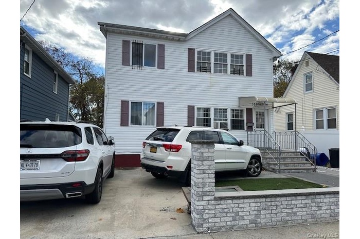 View of traditional-style house