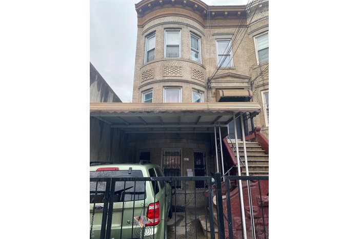 View of front of home featuring brick siding and a fenced front yard