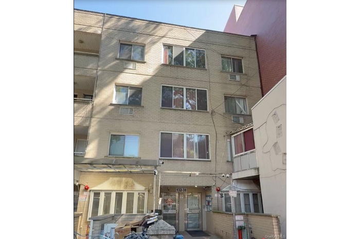 View of apartment building / complex