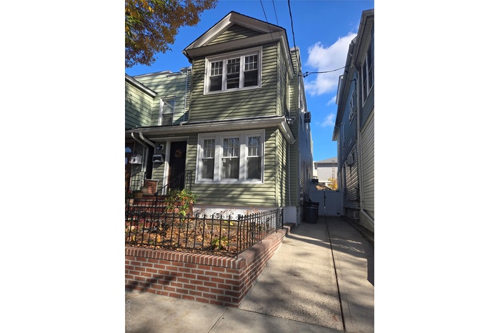 View of traditional-style house
