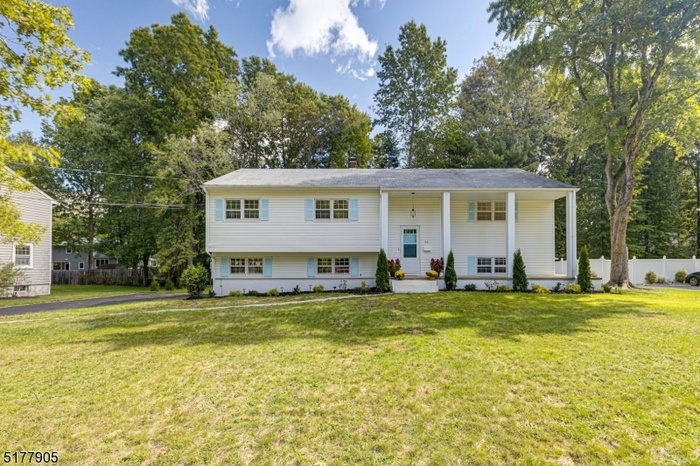 50 Colonial Way 4 bd 2 1/2 bth