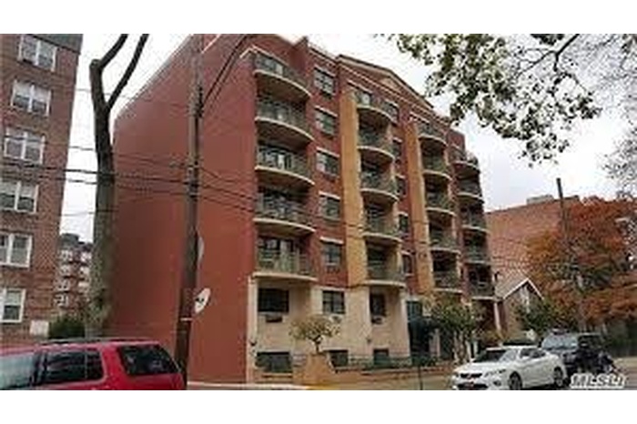 View of apartment building / complex