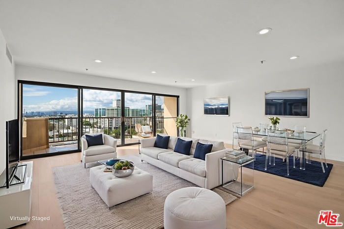 Virtually staged living and di