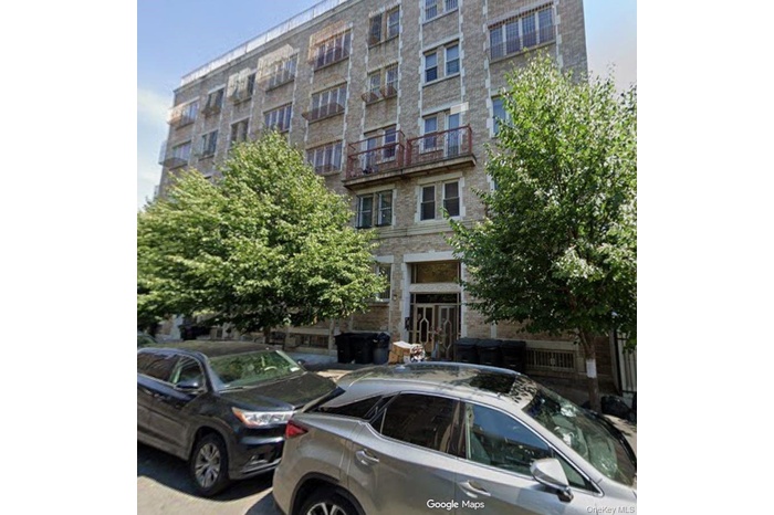 View of apartment building / complex