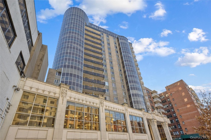 View of apartment building / complex