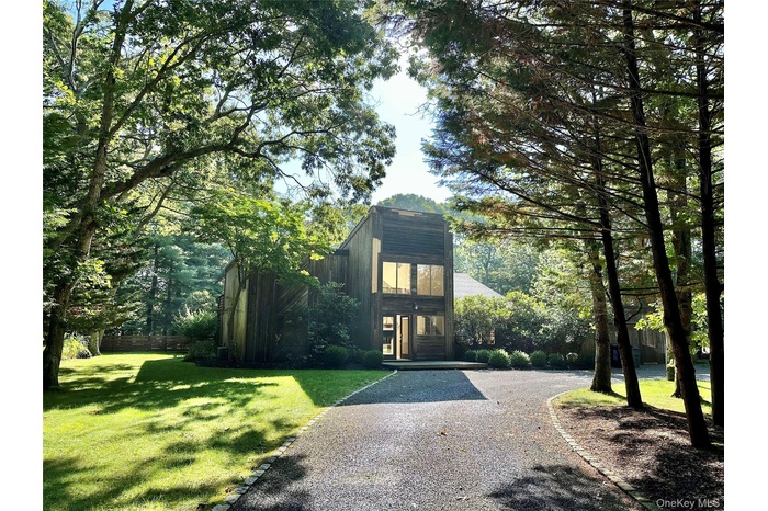 View of front facade with a front yard