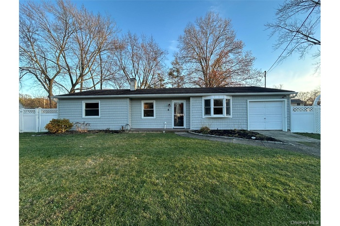 7 Heather Court, Centereach