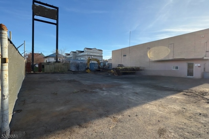 80' x 60' open space