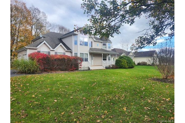 View of front of house featuring a porch and a front yard