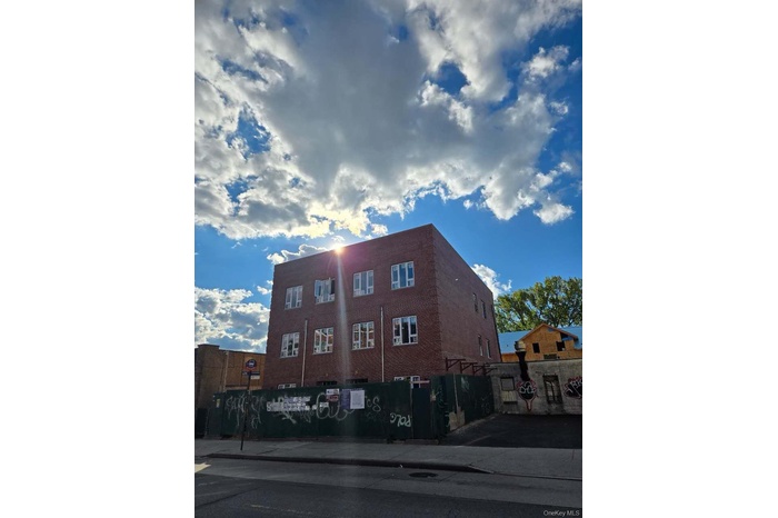 View of home's exterior