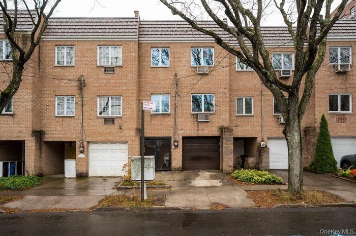 View of apartment building / complex featuring driveway