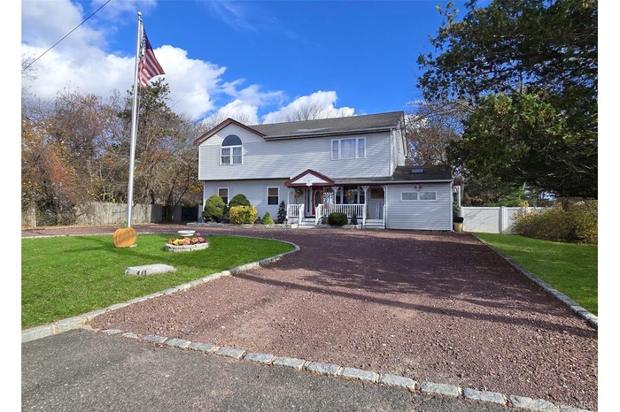 View of front of property with covered porch and driveway