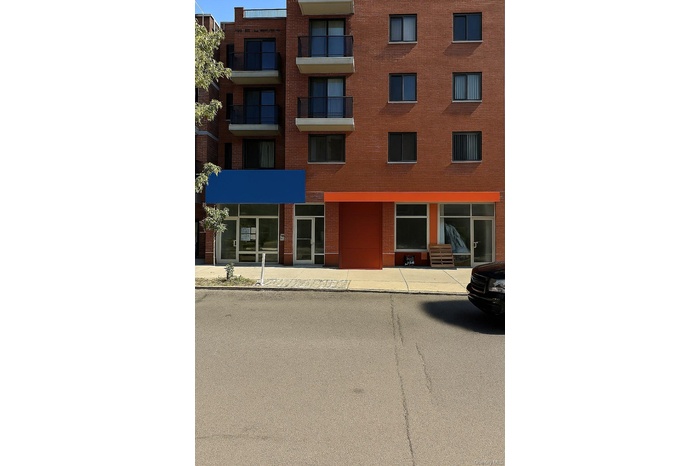 View of apartment building / complex