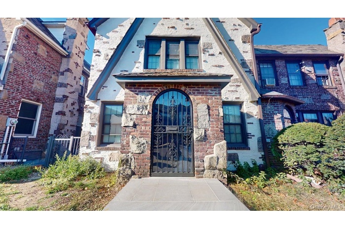 Doorway to property with stone siding