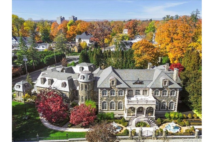 Aerial view of property and surrounding area