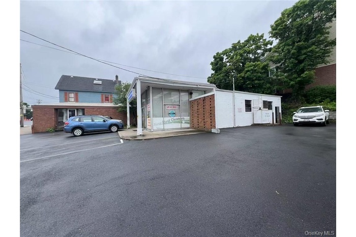 View of front of property with uncovered parking