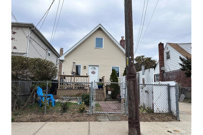 View of front of property featuring a gate and a fenced front yard