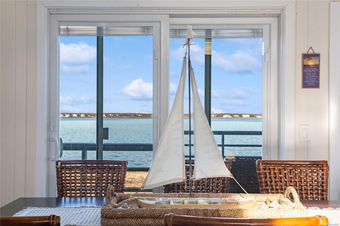 Glorious bayfront beach cottage